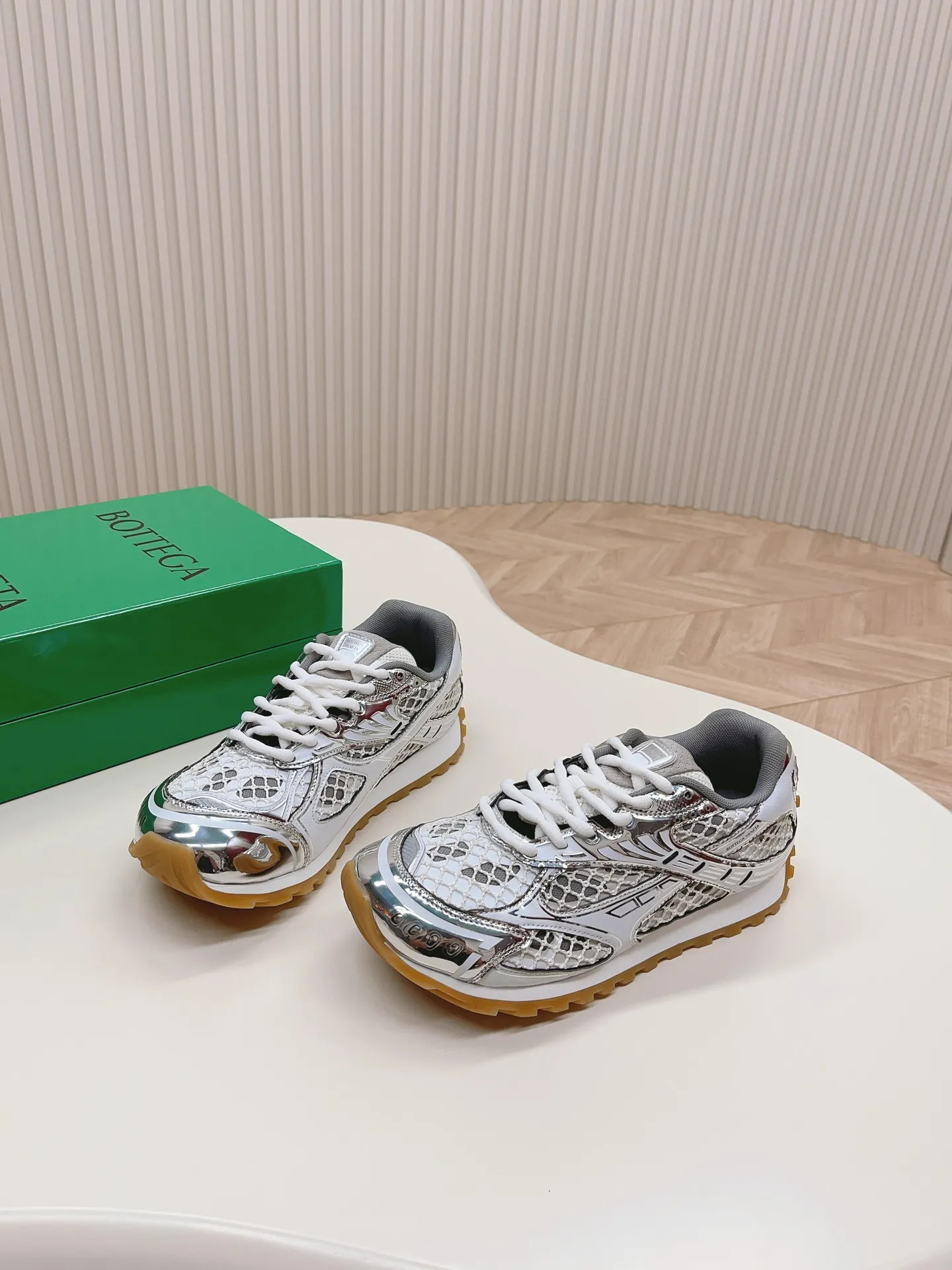 👟👟Ex-factory price 560 🌈🌈 Women's shoes, women's clothing, the latest hot models, couples' models, Bottega Veneta BV23, the new Orbit designer's curtain call, casual sneakers, a new style of freehand pure and unconstrained, with modern symbols of color, fashionable, cool and handsome, simply invincible, retro and versatile, all original craftsmanship, size 35-44